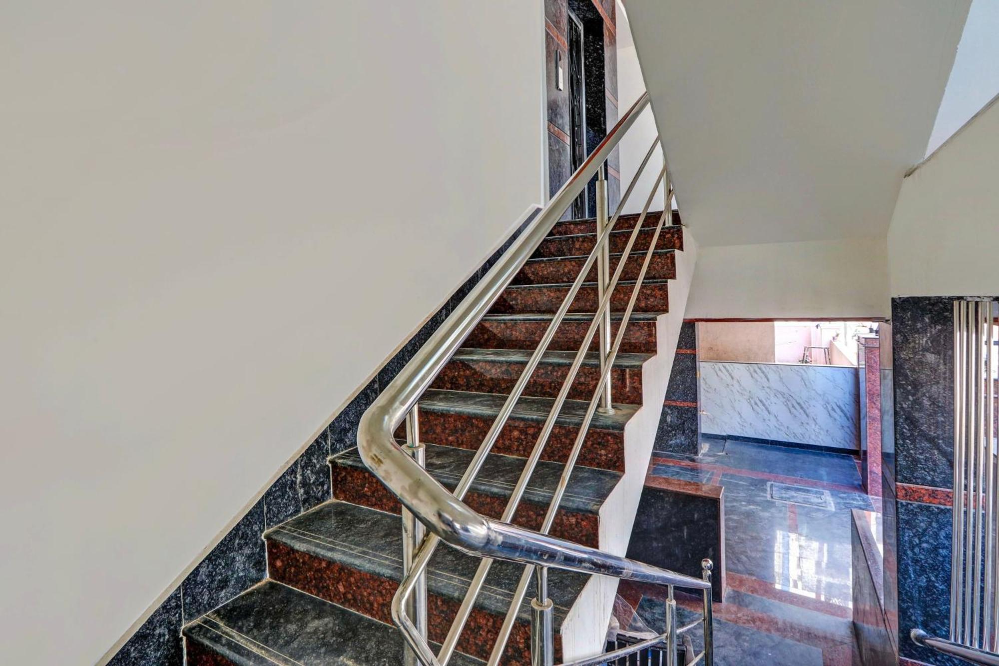 Отель Super Collection O Gachibowli Phase 2 Near Isb Экстерьер фото